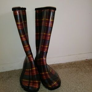 Women slightly worn rain boots